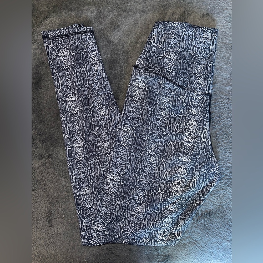 Women’s sunzel workout leggings in snake skin pattern
